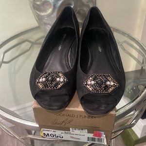 Donald Pliner open toe shoes. Size 9